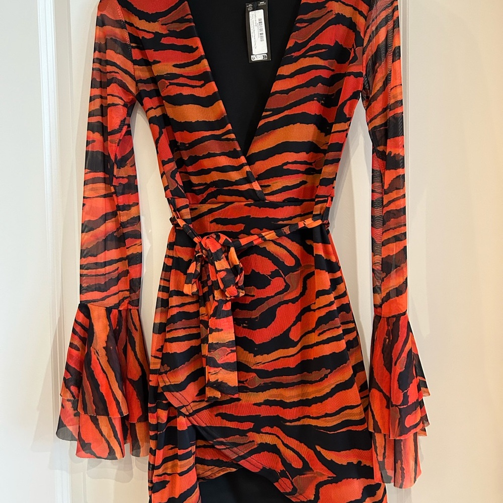 NWT, PRETTY LITTLE THING Bodycon mini dress, size 6